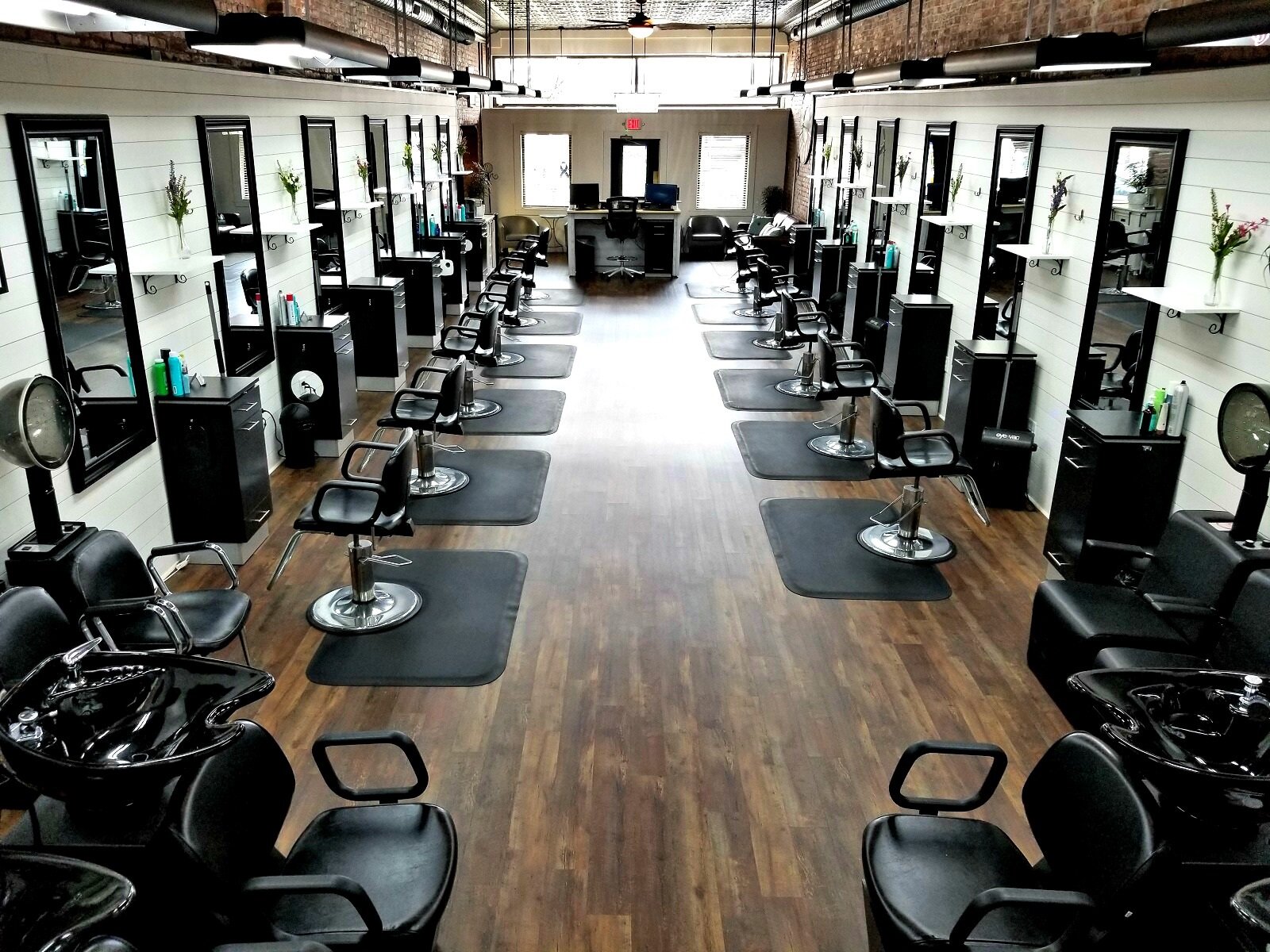Luxuriöse Fußpflege Einrichtung & Friseureinrichtung – Direkt vom Profi-Fachhändler