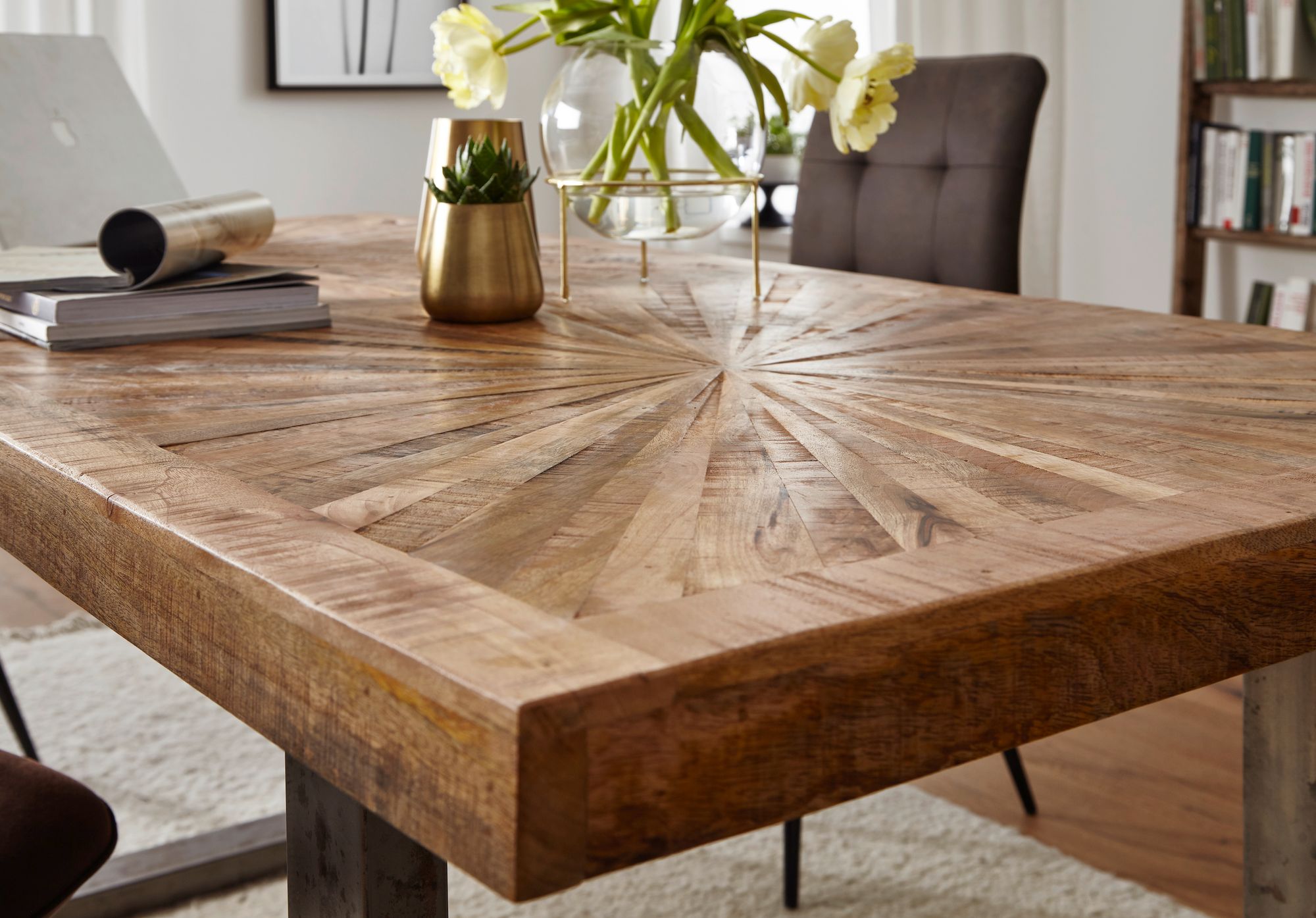 Holztisch massiv: Robuste Eleganz für jedes moderne Heim