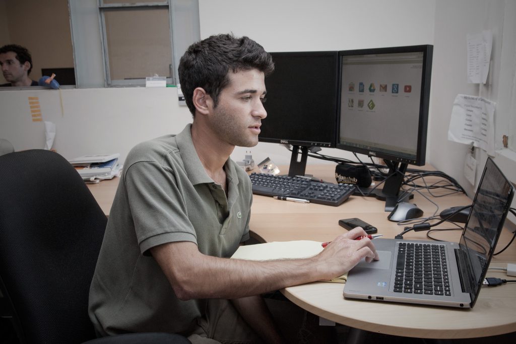 Die Rolle der Mitarbeiter Überwachung bei der Prävention von Cyberkriminalität und Datenverlust