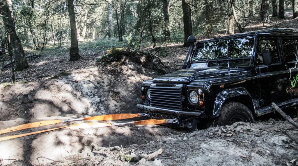 Offroad Herausforderungen sicher meistern: Techtradesystem und die ideale Seilwinde für extreme Bedingungen