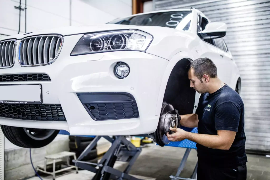 Jetzt die passende Autowerkstatt in der Nähe mit meister-job entdecken