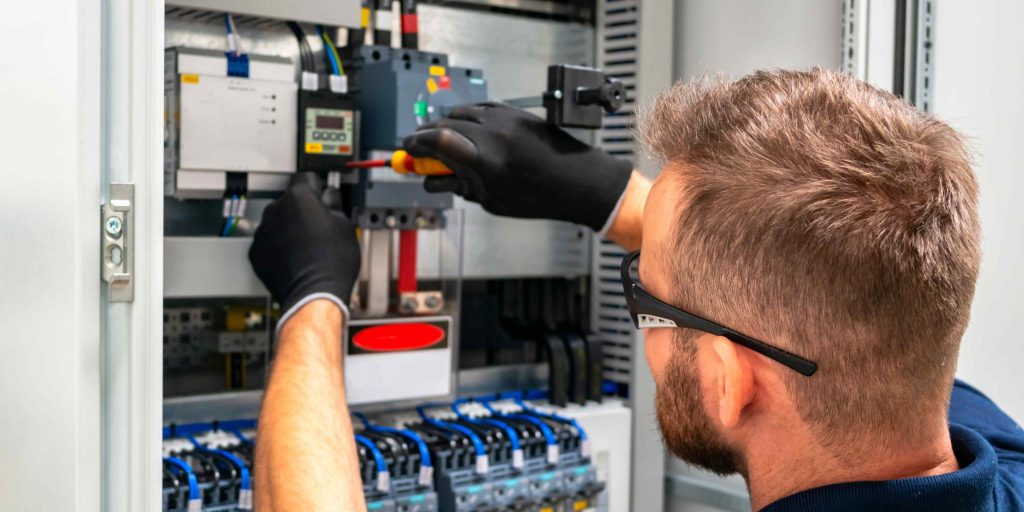 Effiziente Prüfung ortsveränderlicher elektrischer Betriebsmittel – Vertrauen Sie auf Erfahrung