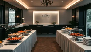 Vielfältige Speisen vom Partyservice, die einladend auf einem eleganten Buffet angerichtet sind.