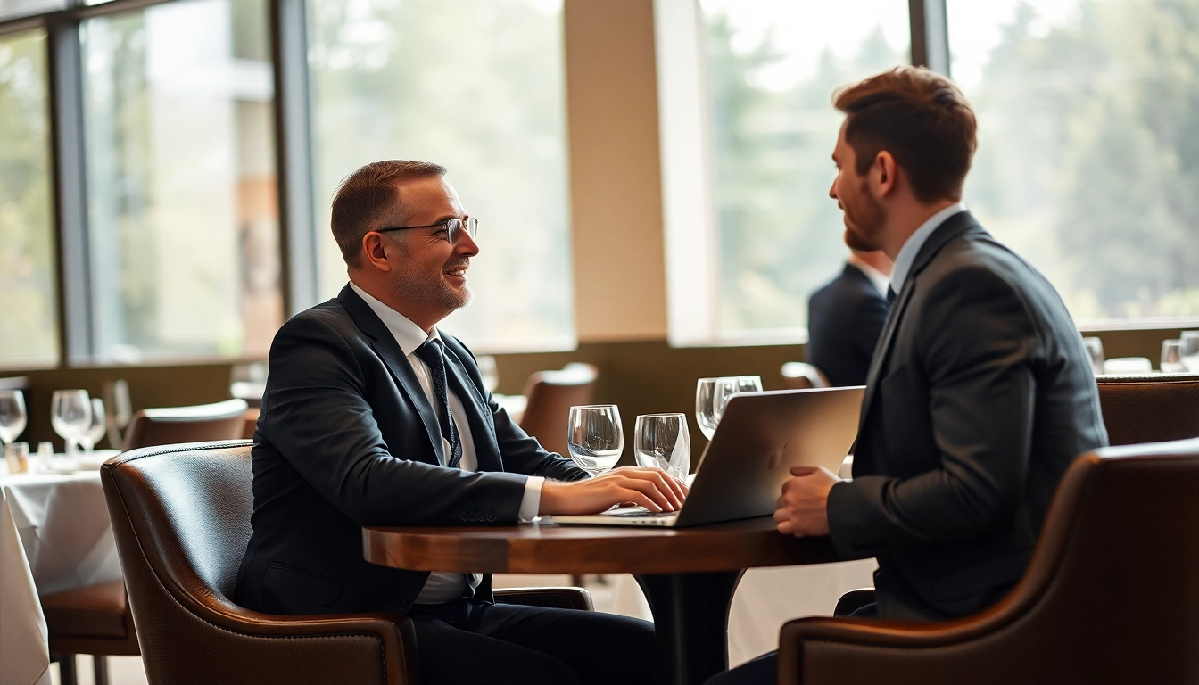 Headhunter Gastronomie führt ein Interview mit einem Kandidaten in einem eleganten Restaurant.
