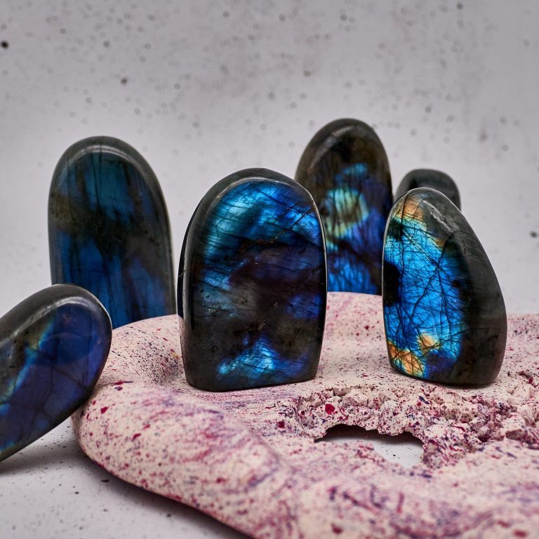 Mystisches Farbspiel erleben – labradorit bei CrystalScents